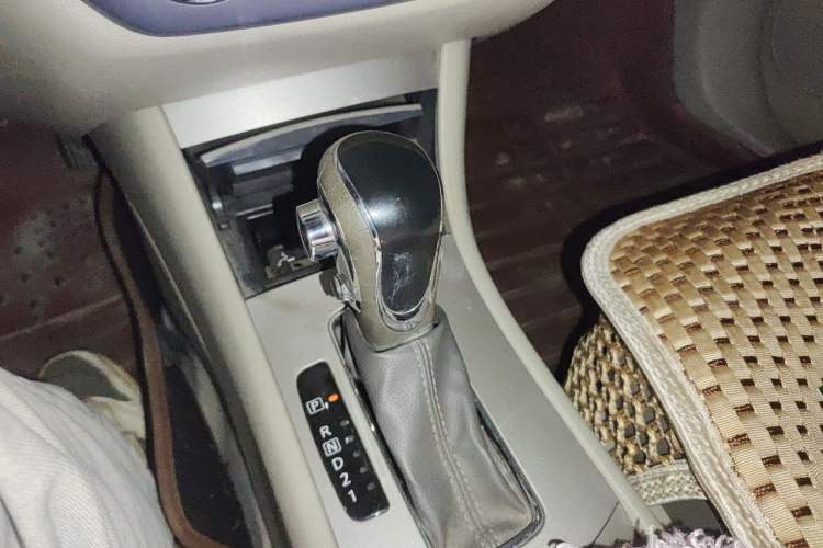 Used Dongfeng Aeolus A60 2014 1.6L Automatic Luxury Model Gear Lever