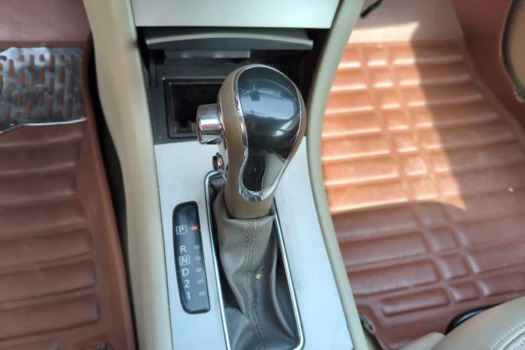 Used Dongfeng Aeolus A60 2014 1.6L Automatic Prestige Model Gear Lever