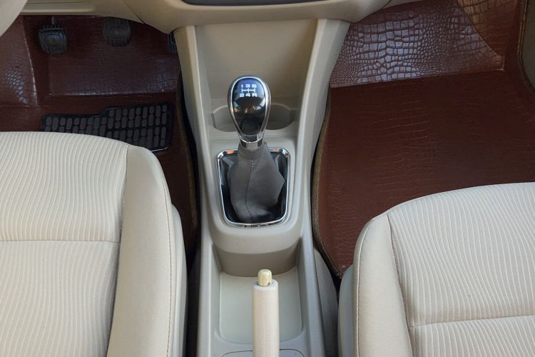 Used Dongfeng Aeolus A60 2014 1.5L Manual Elite Model Gear Lever
