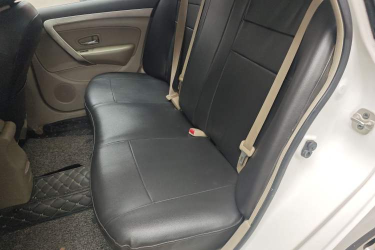 Used Dongfeng Aeolus A60 2014 1.6L Automatic Luxury Model Interior 1