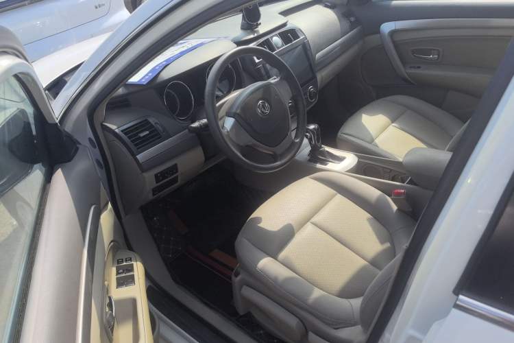 Used Dongfeng Aeolus A60 2014 1.6L Automatic Luxury Model Interior 2