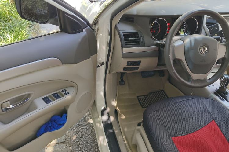 Used Dongfeng Aeolus A60 2014 1.6L Automatic Luxury Model Interior 3