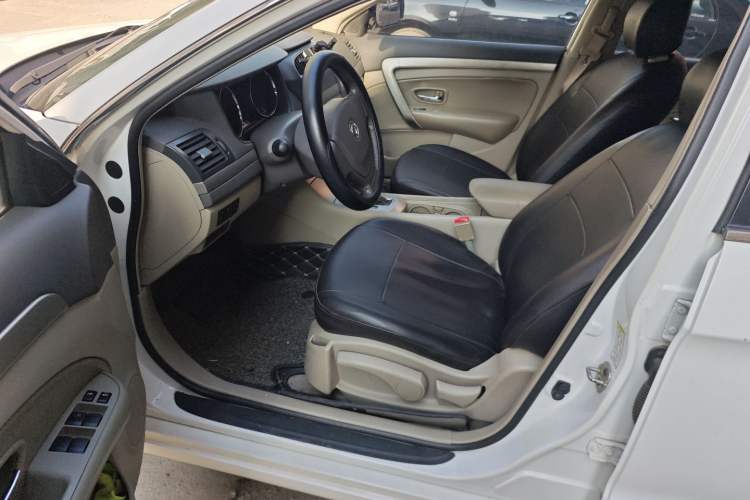 Used Dongfeng Aeolus A60 2014 1.6L Automatic Luxury Model Interior 3