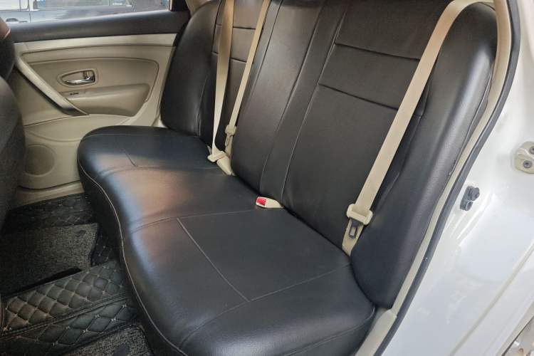 Used Dongfeng Aeolus A60 2014 1.6L Automatic Luxury Model Interior 4