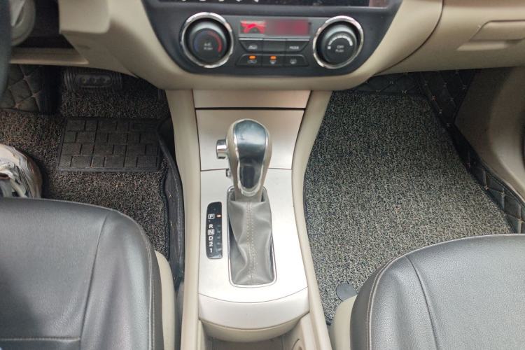 Used Dongfeng Aeolus A60 2014 1.6L Automatic Luxury Model Interior 5
