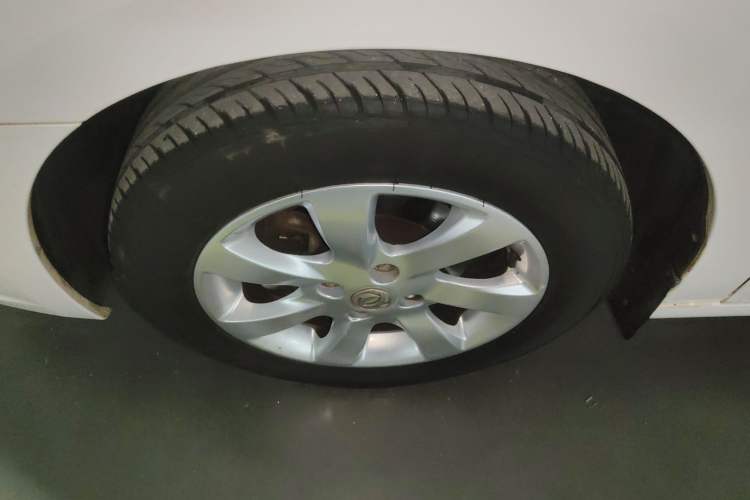 Used Dongfeng Aeolus A60 2014 1.6L Automatic Luxury Model Left Front Wheel Hub