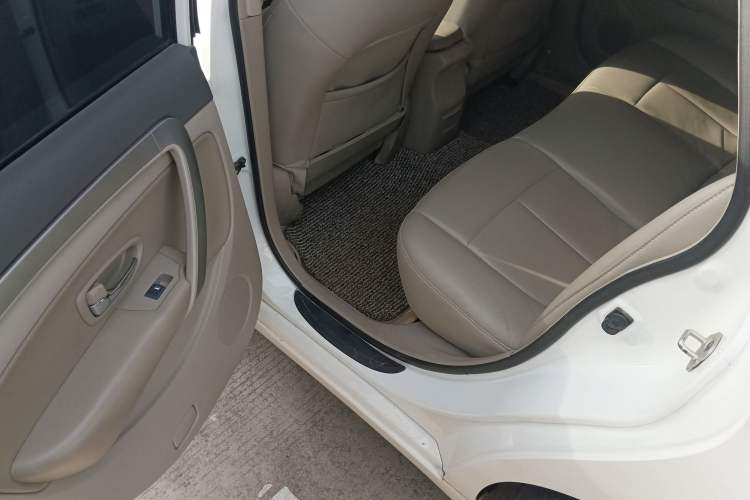 Used Dongfeng Aeolus A60 2014 1.6L Automatic Luxury Model Left Rear Seat