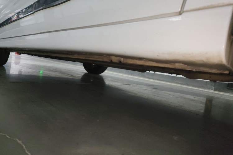Used Dongfeng Aeolus A60 2014 1.6L Automatic Luxury Model Left Side Sill