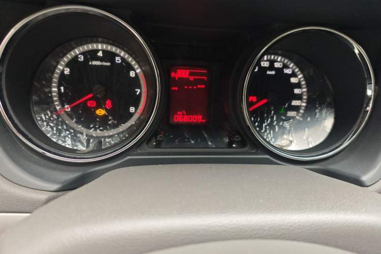 Used Dongfeng Aeolus A60 2014 1.6L Automatic Luxury Model Odometer Close Up