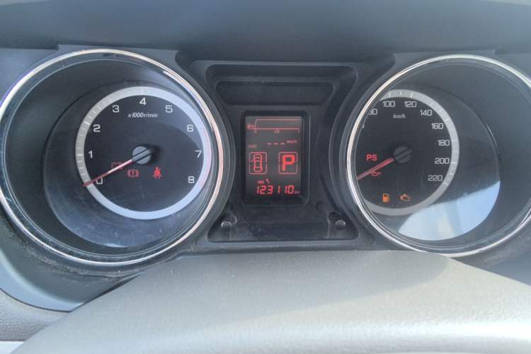 Used Dongfeng Aeolus A60 2014 1.6L Automatic Luxury Model Odometer Close Up