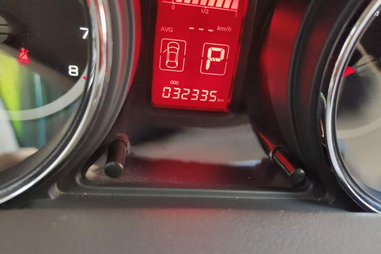 Used Dongfeng Aeolus A60 2014 1.6L Automatic Luxury Model Odometer Close Up