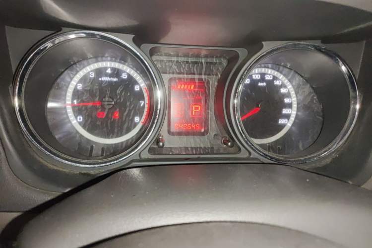 Used Dongfeng Aeolus A60 2014 1.6L Automatic Luxury Model Odometer Close Up