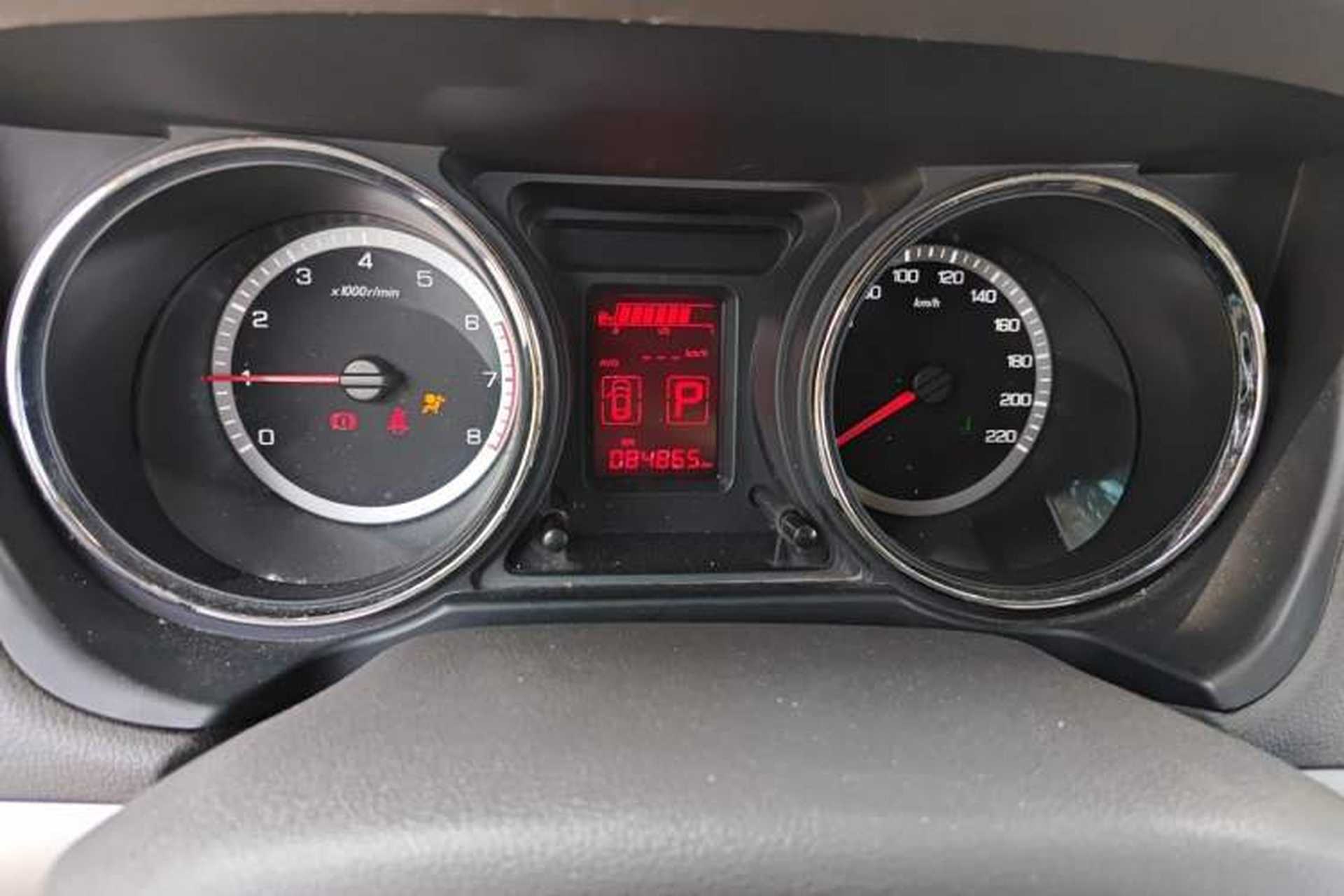 Used Dongfeng Aeolus A60 2014 1.6L Automatic Luxury Model Odometer Close Up