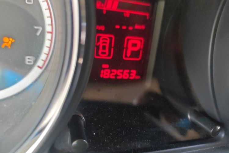 Used Dongfeng Aeolus A60 2014 1.6L Automatic Prestige Model Odometer Close Up