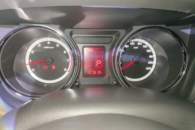 Used Dongfeng Aeolus A60 2014 1.6L Automatic Luxury Model Odometer Close Up