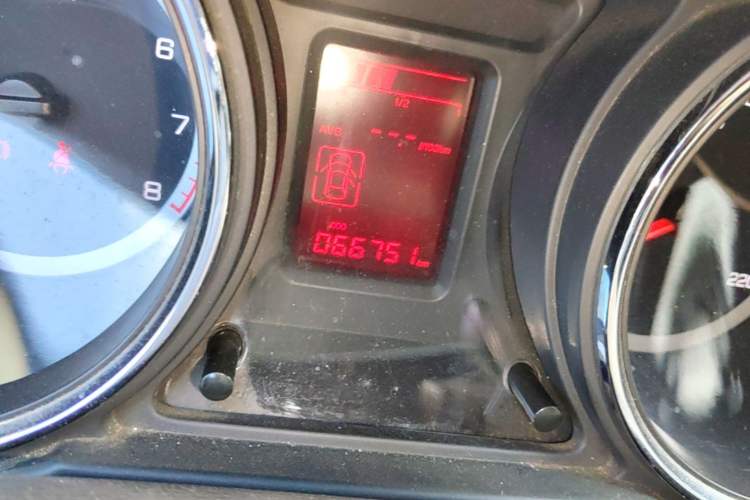 Used Dongfeng Aeolus A60 2014 1.6L Manual Luxury Model Odometer Close Up