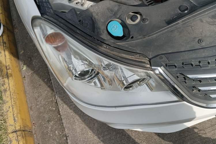 Used Dongfeng Aeolus A60 2014 1.6L Automatic Luxury Model Right Front Headlight
