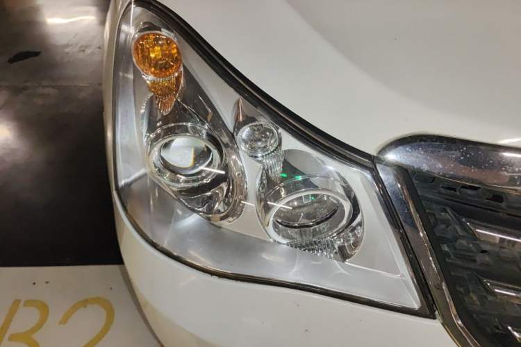Used Dongfeng Aeolus A60 2014 1.6L Automatic Luxury Model Right Front Headlight
