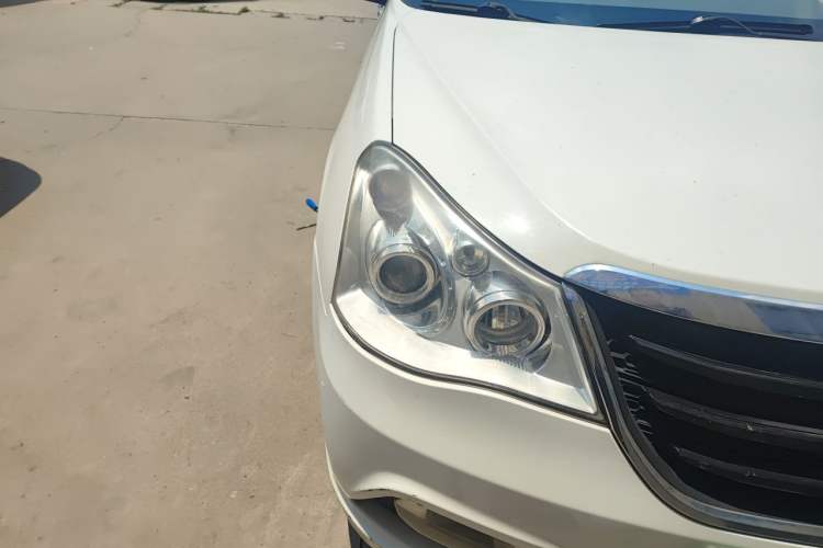 Used Dongfeng Aeolus A60 2014 1.6L Automatic Luxury Model Right Front Headlight