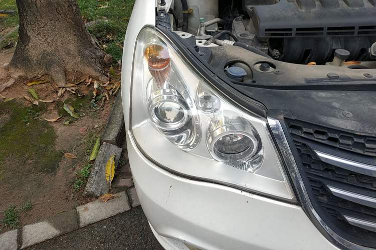 Used Dongfeng Aeolus A60 2014 1.6L Automatic Luxury Model Right Front Headlight