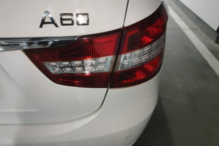 Used Dongfeng Aeolus A60 2014 1.6L Automatic Luxury Model Right Rear Taillight