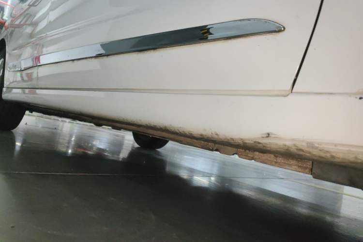 Used Dongfeng Aeolus A60 2014 1.6L Automatic Luxury Model Right Side Sill