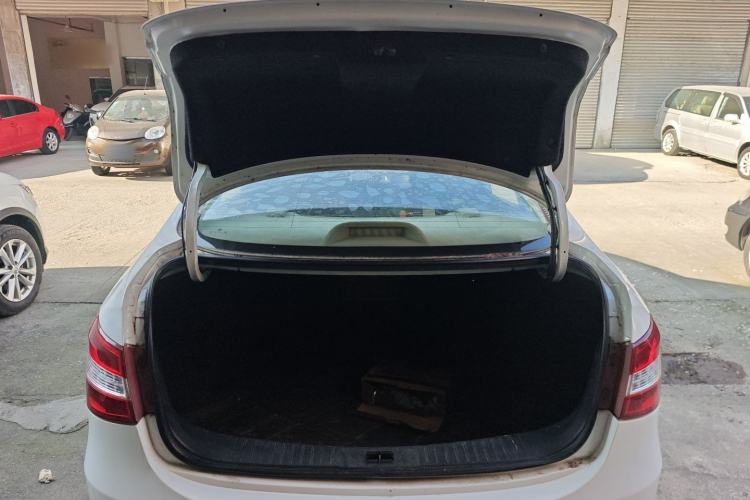 Used Dongfeng Aeolus A60 2014 1.6L Automatic Luxury Model Trunk