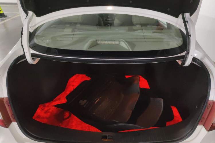 Used Dongfeng Aeolus A60 2014 1.6L Automatic Luxury Model Trunk