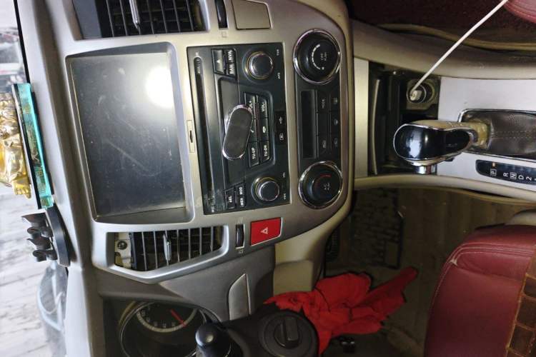 Used Dongfeng Aeolus A60 2014 1.6L Automatic Luxury Model Audio And AC Panel