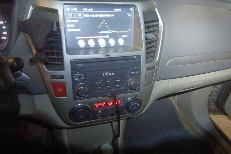 Used Dongfeng Aeolus A60 2014 1.6L Manual Luxury Model Audio And AC Panel