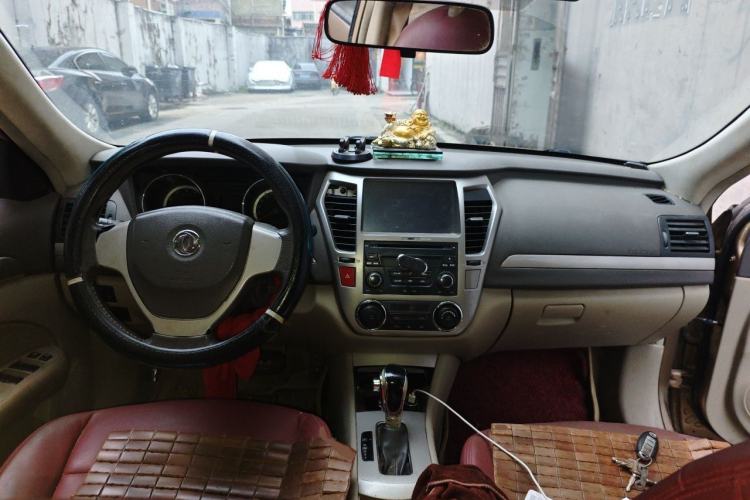 Used Dongfeng Aeolus A60 2014 1.6L Automatic Luxury Model Center Console