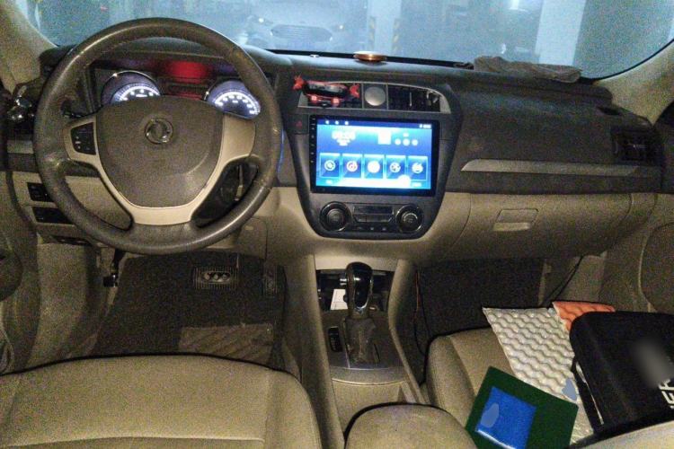 Used Dongfeng Aeolus A60 2014 1.6L Automatic Prestige Model Center Console
