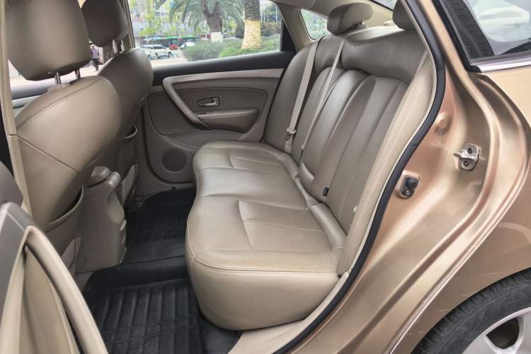 Used Dongfeng Aeolus A60 2014 1.6L Automatic Prestige Model Interior 1
