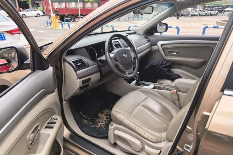 Used Dongfeng Aeolus A60 2014 1.6L Automatic Prestige Model Interior 2