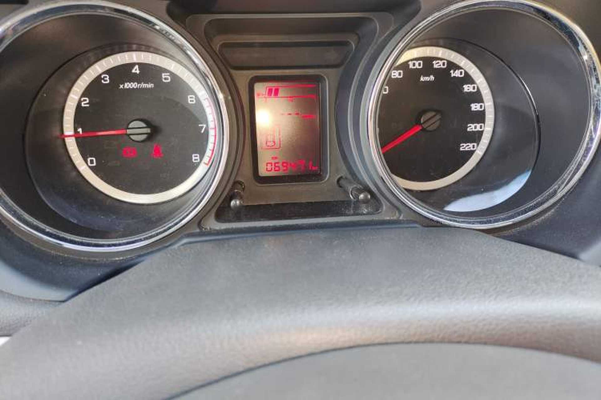 Used Dongfeng Aeolus A60 2014 1.6L Manual Luxury Model Odometer Close Up