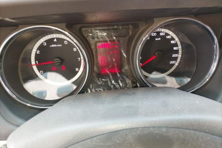 Used Dongfeng Aeolus A60 2014 1.5L Manual Elite Model Odometer Close Up