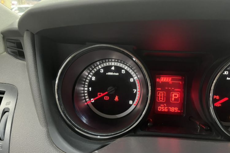 Used Dongfeng Aeolus A60 2014 1.6L Automatic Luxury Model Odometer Close Up