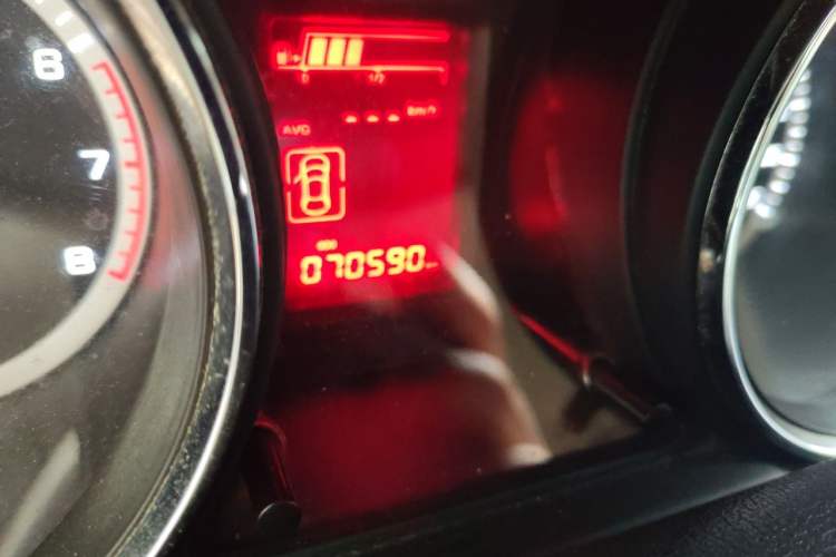 Used Dongfeng Aeolus A60 2014 1.6L Manual Luxury Model Odometer Close Up