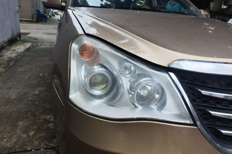 Used Dongfeng Aeolus A60 2014 1.6L Automatic Luxury Model Right Front Headlight