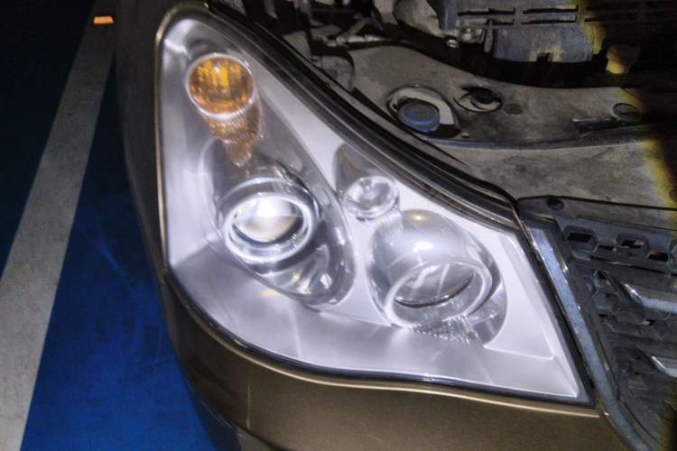 Used Dongfeng Aeolus A60 2014 1.6L Automatic Prestige Model Right Front Headlight