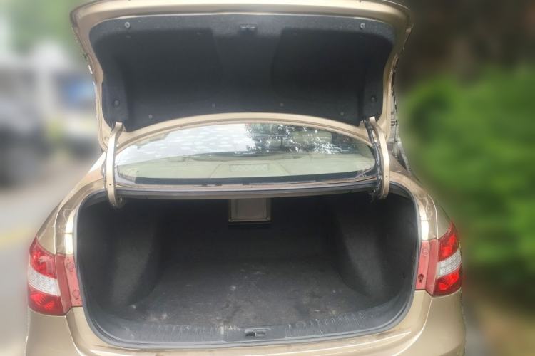 Used Dongfeng Aeolus A60 2014 1.6L Automatic Prestige Model Trunk