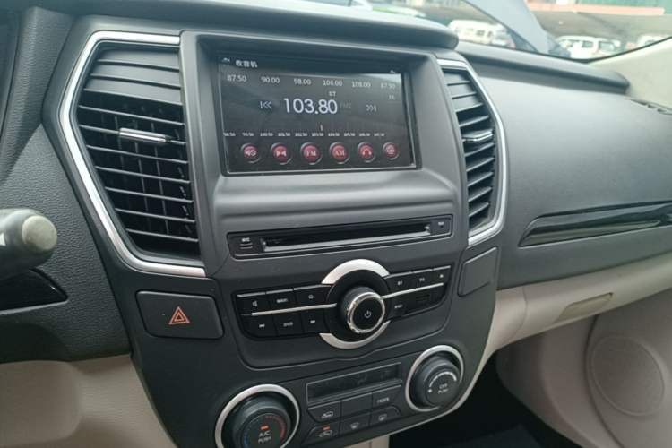Used Dongfeng Aeolus A60 2016 1.6L Automatic Luxury Model Audio And AC Panel