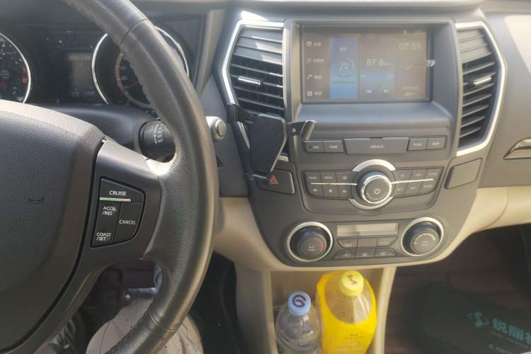 Used Dongfeng Aeolus A60 2016 1.5L Manual Luxury Version Audio And AC Panel
