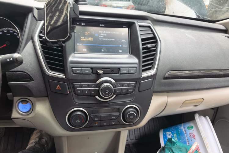 Used Dongfeng Aeolus A60 2016 1.5L Manual Luxury Version Audio And AC Panel
