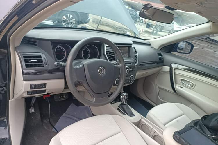 Used Dongfeng Aeolus A60 2016 1.6L Automatic Luxury Model Center Console