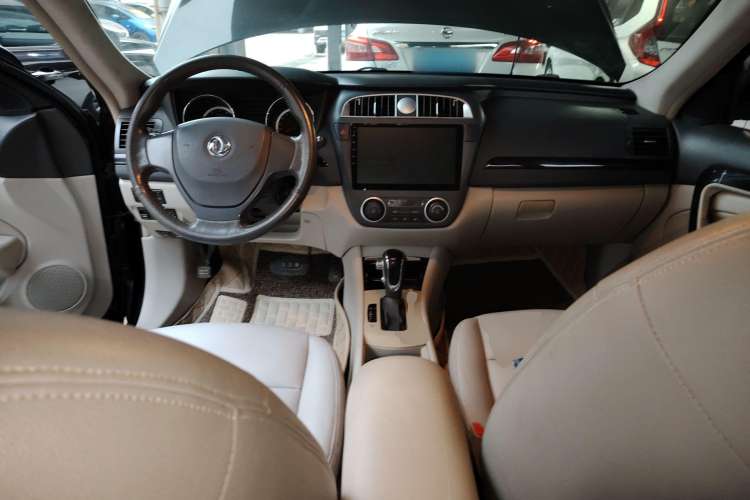 Used Dongfeng Aeolus A60 2016 1.6L Automatic Luxury Model Center Console