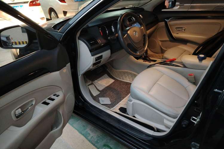 Used Dongfeng Aeolus A60 2016 1.6L Automatic Luxury Model Driver Seat