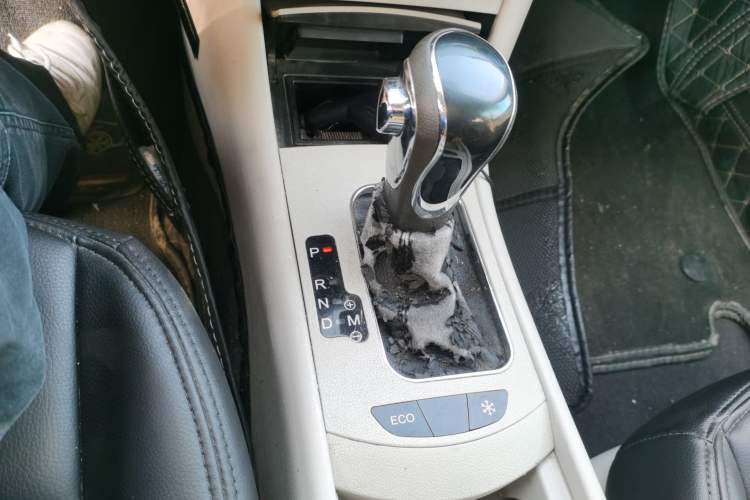 Used Dongfeng Aeolus A60 2016 1.6L DCT Luxury Edition Gear Lever