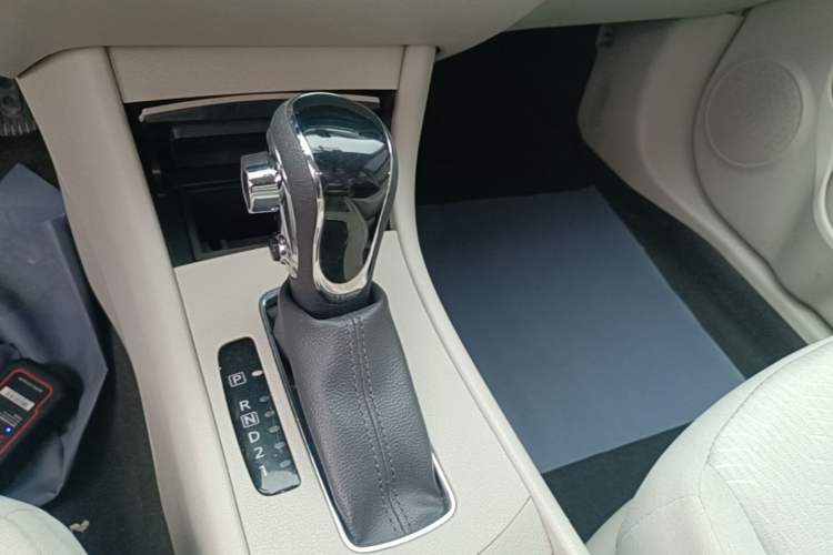 Used Dongfeng Aeolus A60 2016 1.6L Automatic Luxury Model Gear Lever