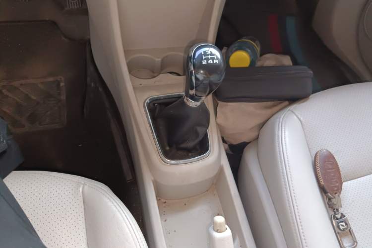 Used Dongfeng Aeolus A60 2016 1.5L Manual Luxury Version Gear Lever